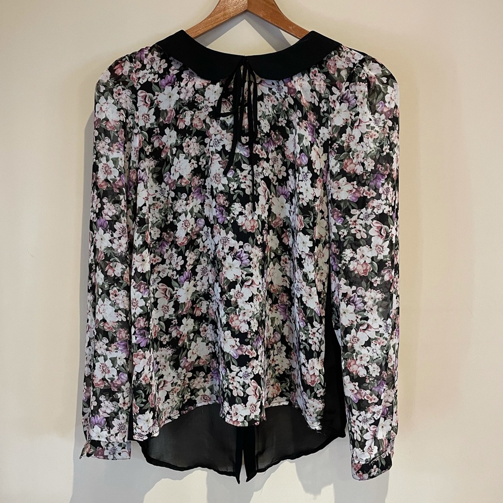 Forever 21 Floral Sheer Blouse with Button Detailing Size Small